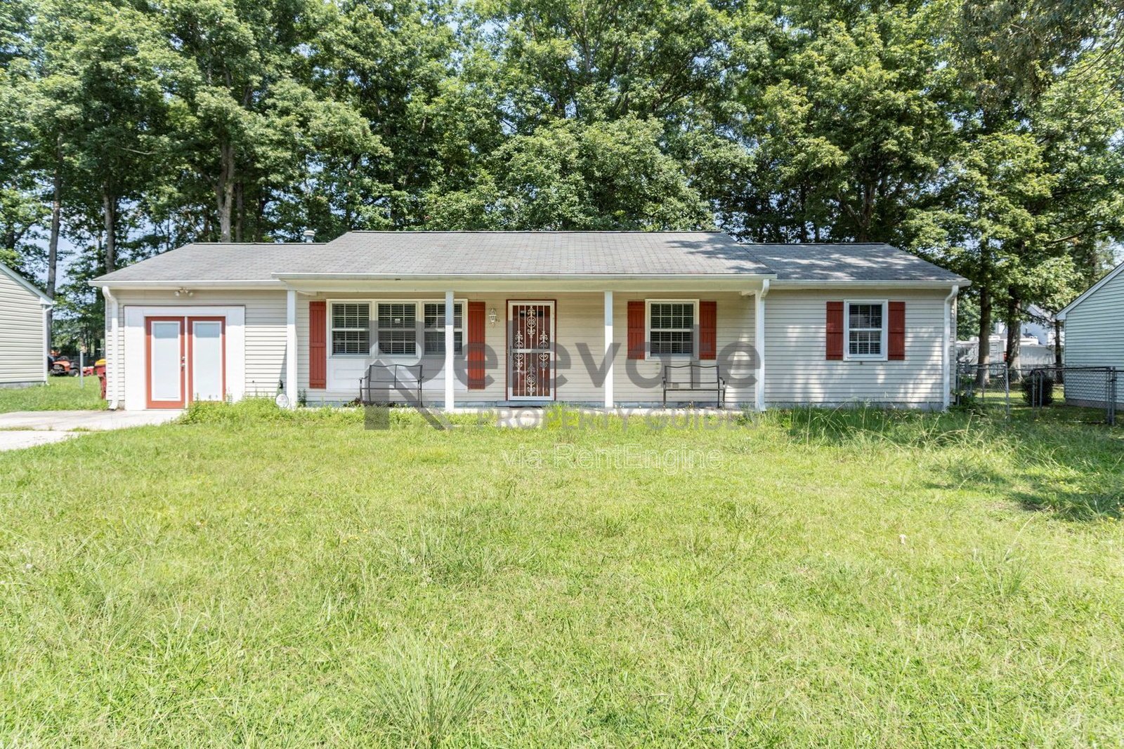 Comfortable living in a convenient Petersburg location. property image