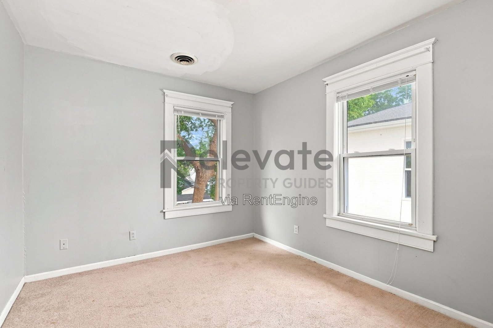 Comfort, Charm, and Convenience in Colonial Heights! property image