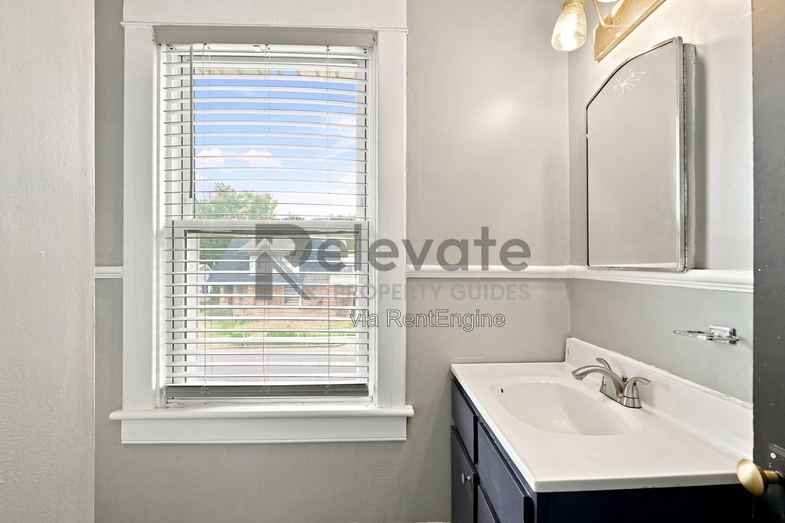 Comfort, Charm, and Convenience in Colonial Heights! property image