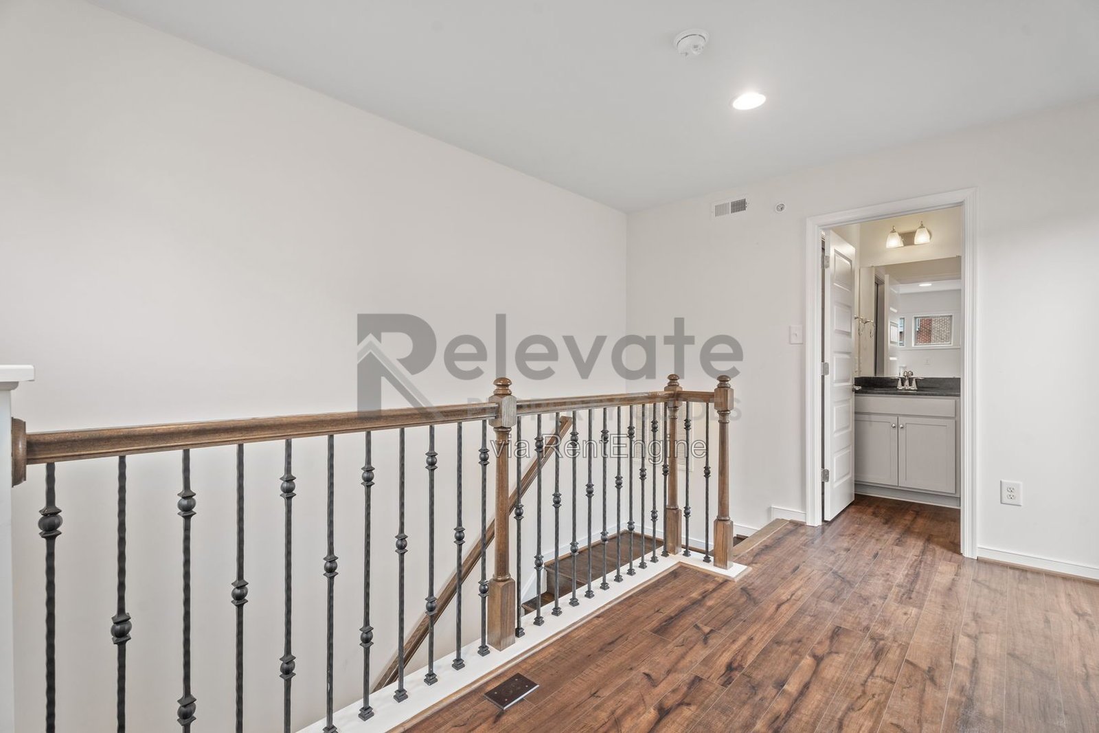 Modern Comfort Meets Rooftop Living in the Heart of Rocketts Landing! property image
