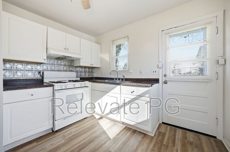 Comfortable living in a convenient Petersburg location! property image
