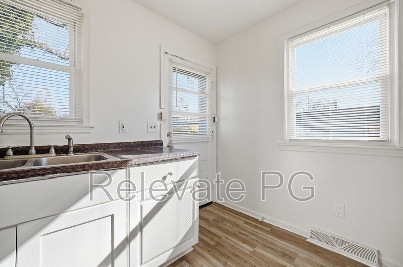 Comfortable living in a convenient Petersburg location! property image