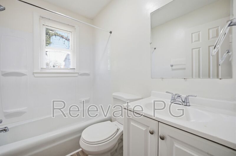 Comfortable living in a convenient Petersburg location! property image