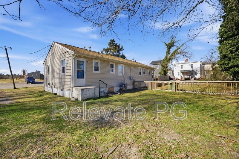 Comfortable living in a convenient Petersburg location! property image