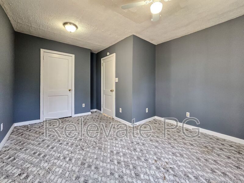 Comfortable living in a quiet convenient location! property image